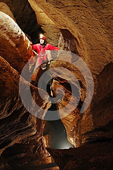 Grotta ricercatore azione 