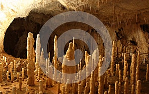 Jeskyně stalagmity 