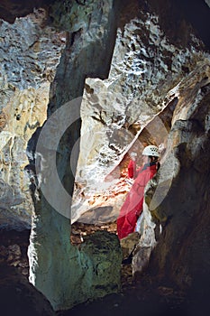 Caver reseiving survey data during cave mapping