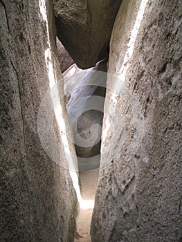 The Caves at Virgin Gorda: Crevice photo