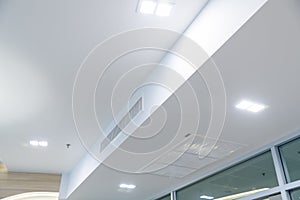 Ceiling mounted cassette type air conditioner