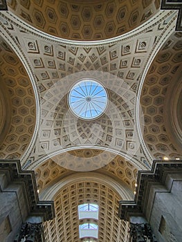 ceiling with three pillars and a circular sky light above it