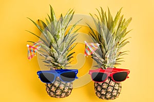 Two pineapples in sunglasses