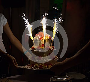 Oslava tortu sviečky a tortu prskavky 