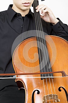 Cellist bowing 3