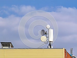 Cellular antenna on the roof