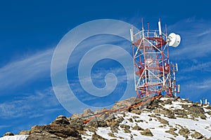 Cellular antenna on top