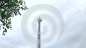 Cellular antenna tower and electronic radio transceiver equipment part of a 5G cellular network