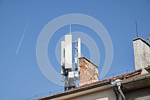 Cellular phone antenna