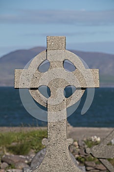 Celtic cross with Ballingskelligs Bay in background