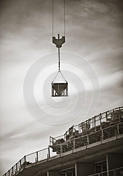 Cement bucket / construction