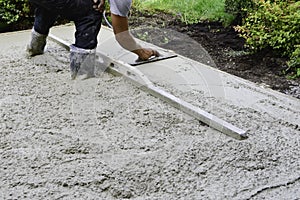 Cement levelling