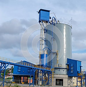 Cement packing plant