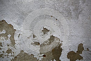 Cement wall with flaked plaster