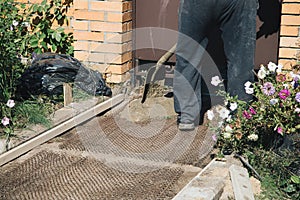 Cementing garden paths on top of metal mesh, construction work in the garden