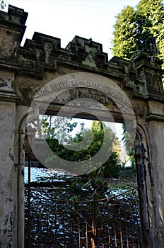 Cemetery Gate - Dundee Architecture