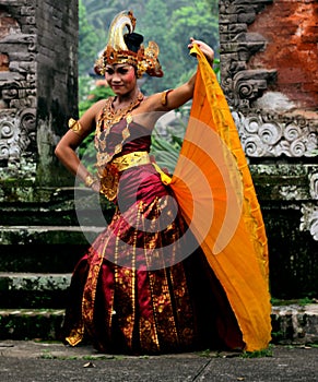 Cendrawasih Dance