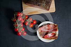 cenital plane of a ham toast with a bunch of tomatoes photo