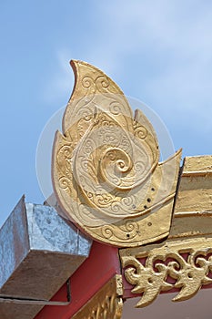 Center focus of golden lai thai pattern on the red roof of buidling in the public location wat sareesriboonkam temple of lampoon