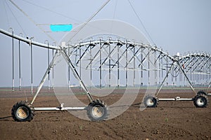 Center pivot sprinkler system