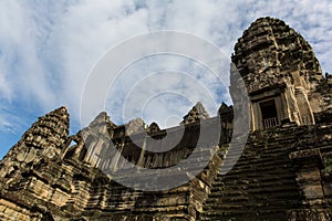 Center pogoda in the Angkor Wat