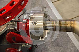 Centering scroll chuck of automated robot for welding pipes