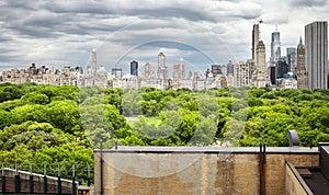 Central Park and Manhattan skyline, New York, USA.