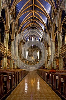 Centre Aisle to the Alter