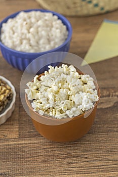 Ceramic bowl with popcorn on gray background
