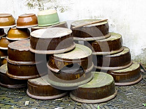 Ceramic containers