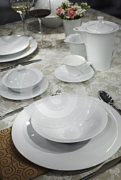 Ceramic tableware