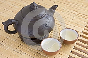 Ceramic teapot with two cups