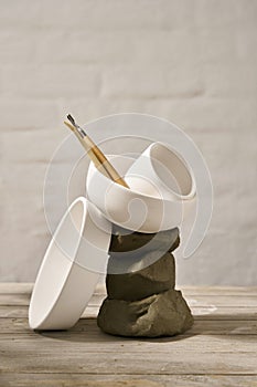 Ceramic workshop, white plane plates uncoated