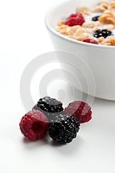 Cereals blackberries raspberries and milk 03