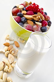 Cereals with fresh fruits