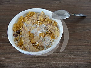 cereals with milk for delicious breakfast