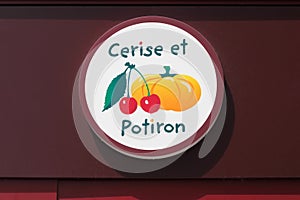 Cerise et Potiron logo on a wall