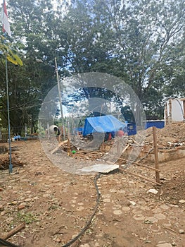 Cerulean Canopy: The Heat Resistant Shelter for Proficient Builders photo