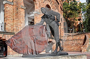 Cesar Rincon statue photo