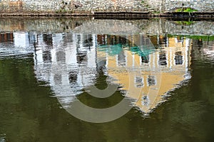 CESKY KRUMLOV, BOHEMIA/CZECH REPUBLIC - SEPTEMBER 17 : Reflection of Colourful Buildings along the Vlatava River in Krumlov in th