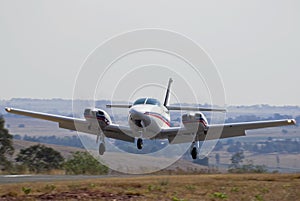 Cessna 303 Crusader Landing