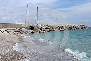 Cetara - Scogliera dalla Spiaggia del Porto