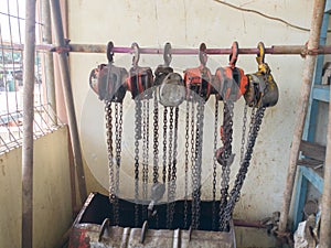 chain block or chain hoist hang and dry after cleaning and oiling. commonly used for lifting in factories