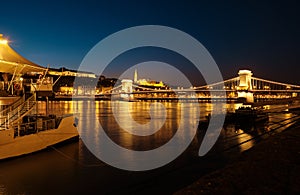 Chain Bridge in Budapest at night