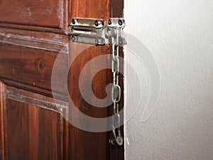 Chain door lock