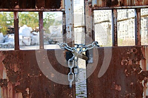 Chain gate