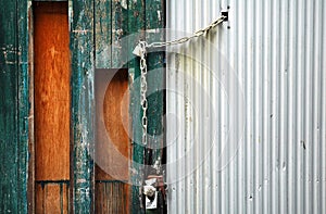 Chain lock door