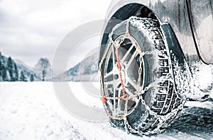 The chains snow for a wheel car