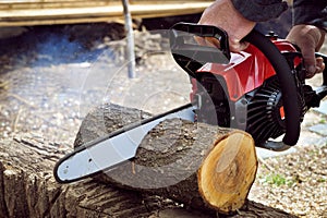 Chainsaw blade cutting