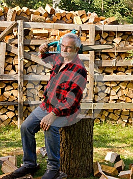 Chainsaw cutting trunk